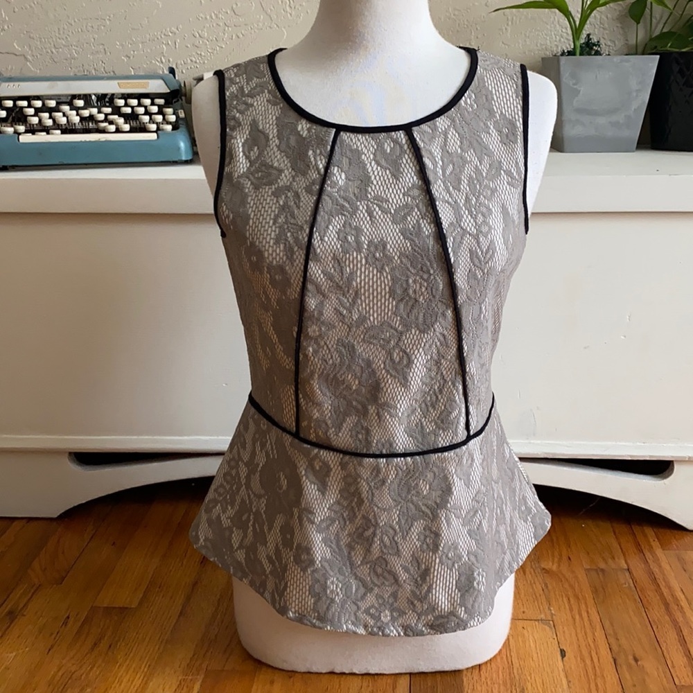 Weston Wear Sleeveless‎ Lace Peplum Top small